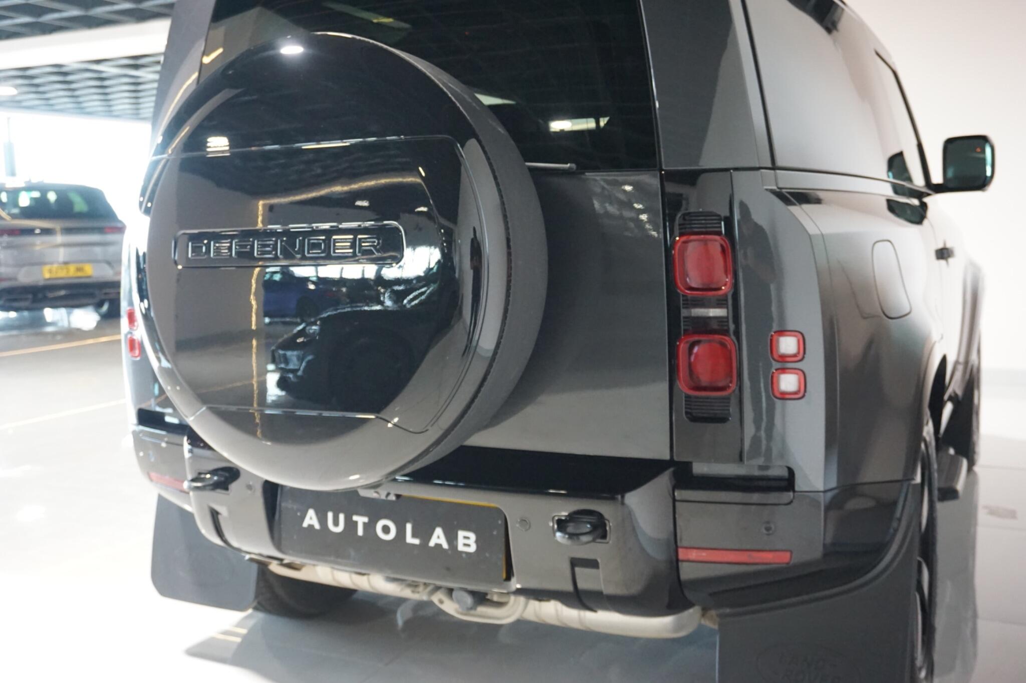 Land Rover Defender 90 3.0 D300 MHEV X-Dynamic HSE Hard Top SUV 3dr Diesel Auto 4WD SWB Euro 6 (s/s) (300 ps)